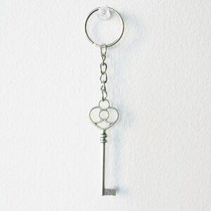 ❤️ Ornate Heart Key Keychain Accessory